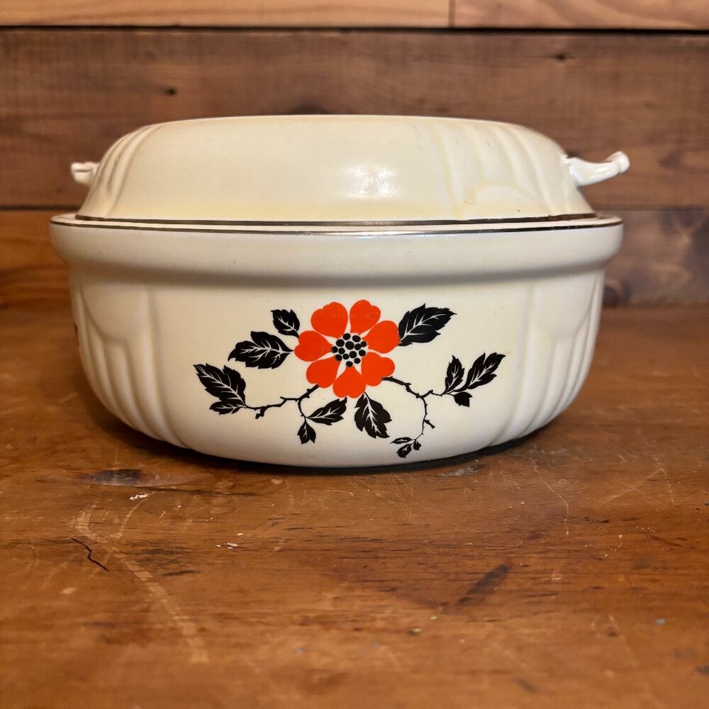 Halls Superior Kitchenware Casserole Dish